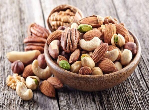 المكسرات المفيدة للسلطة